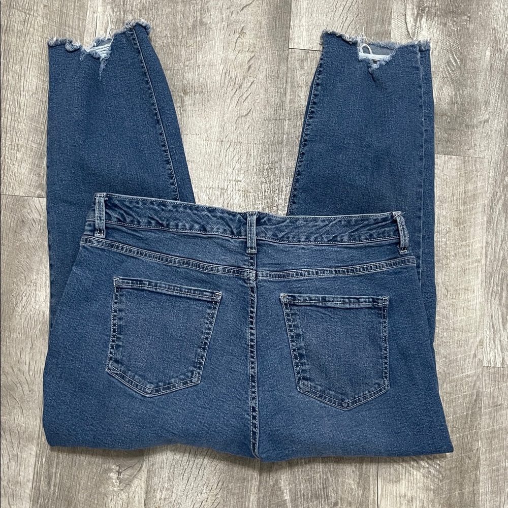 size 14 Time and Tru Women's High Rise Straight Leg Destructed Hem Jeans - Picture 4 of 6